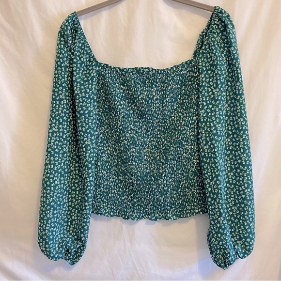 Woman’s Square neck, Puff Sleeves, Gathered green print Shirt; Size Medium - Picture 1 of 6